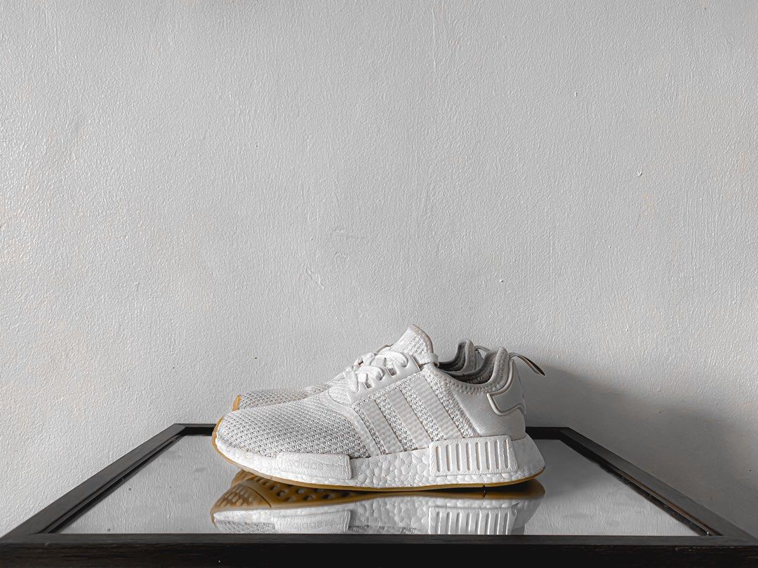 Adidas nmd r1 discount gum sole cloud white