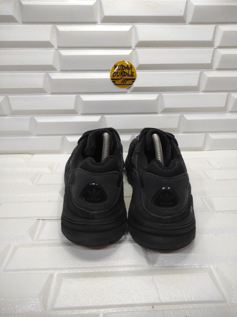 adidas yung all black