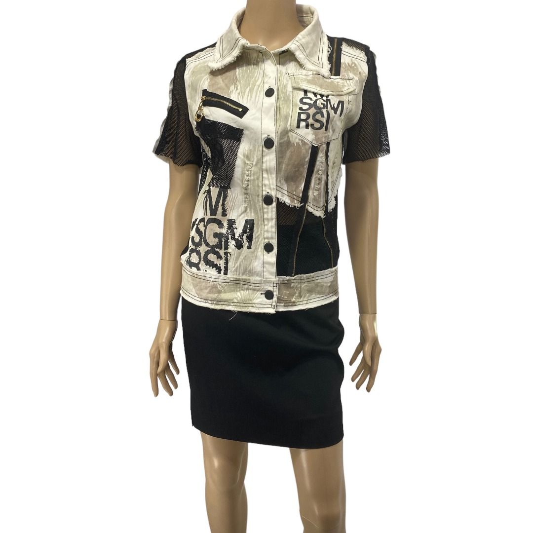 Armani Exchange White Black Printed Button Down Top (Category: Blouses) located in Mandaue City. Submitted by great.style.shoppe (Listing ID 1240086648, Image 1). Description: In very good condition. Size medium. Fabric is cotton blend. Armpit: 19 inches; Length: 21.5 inches..