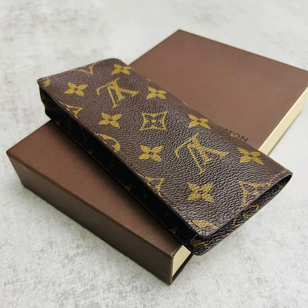 Louis Vuitton kisslock wallet, Luxury, Bags & Wallets on Carousell