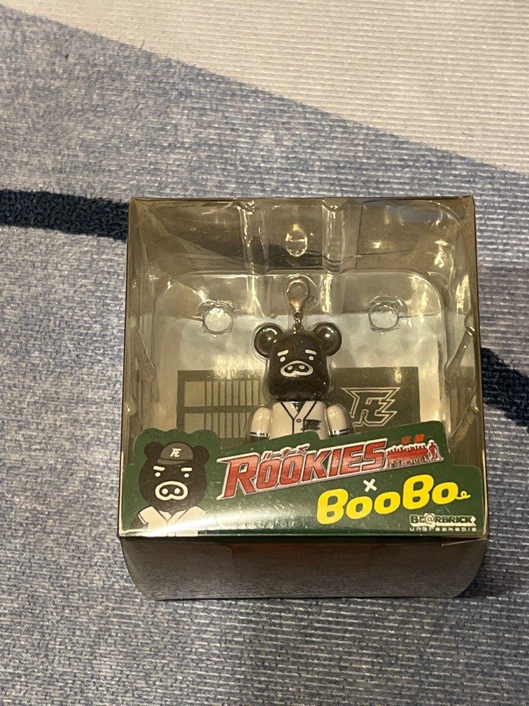 Bearbrick Rookies 卒業x BooBo 2009年產, 興趣及遊戲, 玩具& 遊戲類