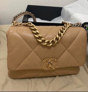 Chanel 19