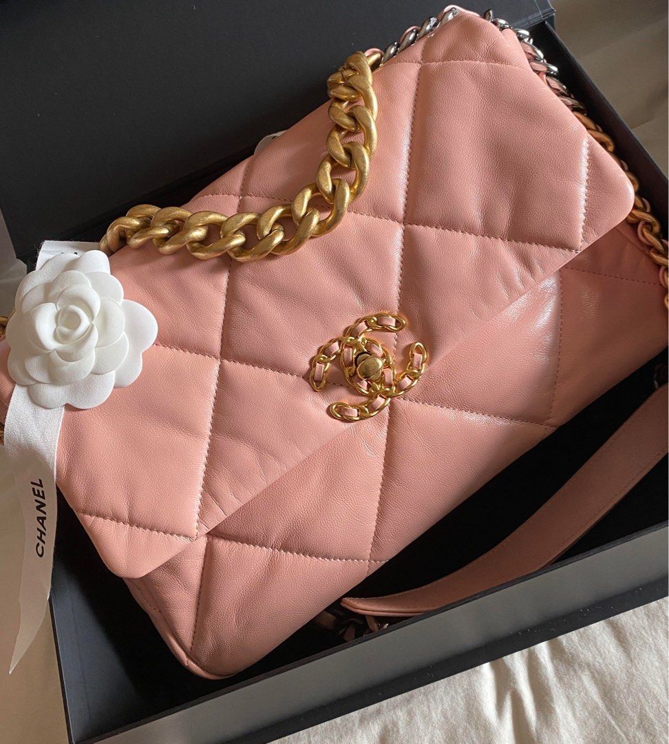 CHANEL Lambskin Quilted Medium Chanel 19 Flap Light Pink 706202