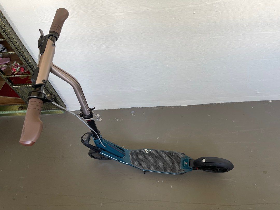 Decathlon OXELO kick scooter, Sports Equipment, Sports & Games, Skates