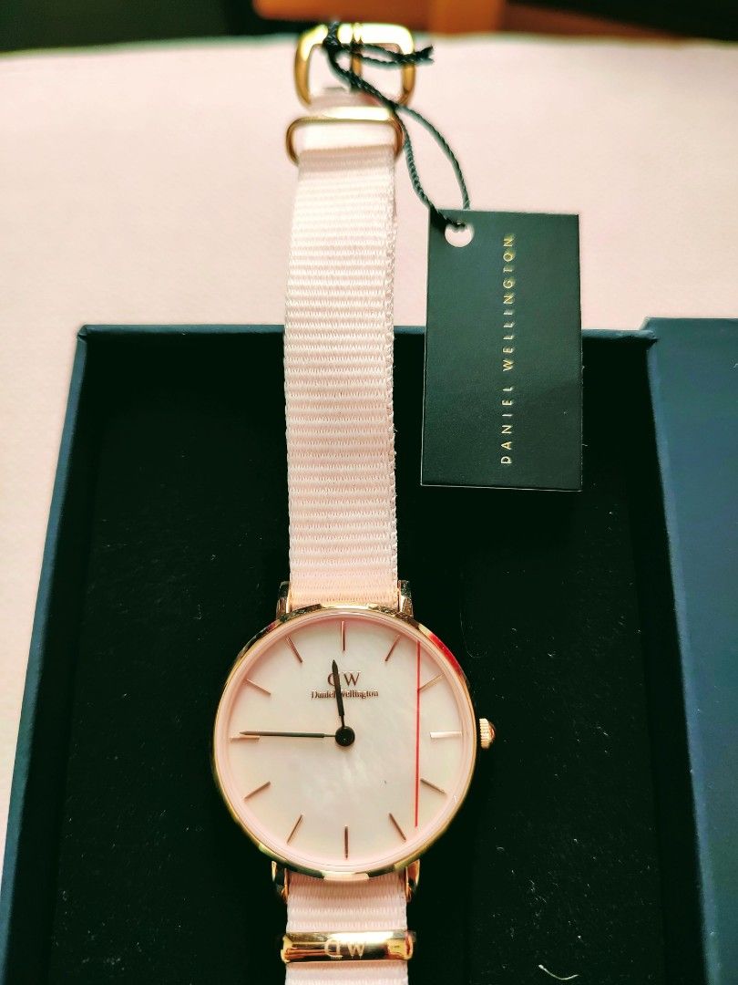 DW Daniel Wellington Petite 28mm Coral Rose Gold Mother of Pearl