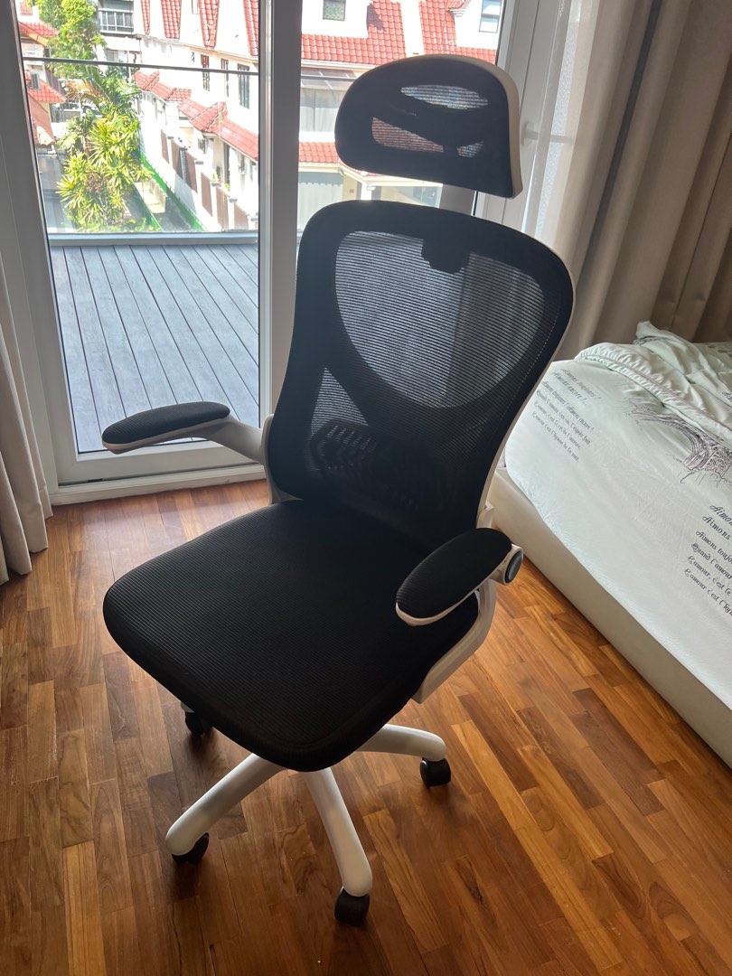 Staples best sale crusader chair