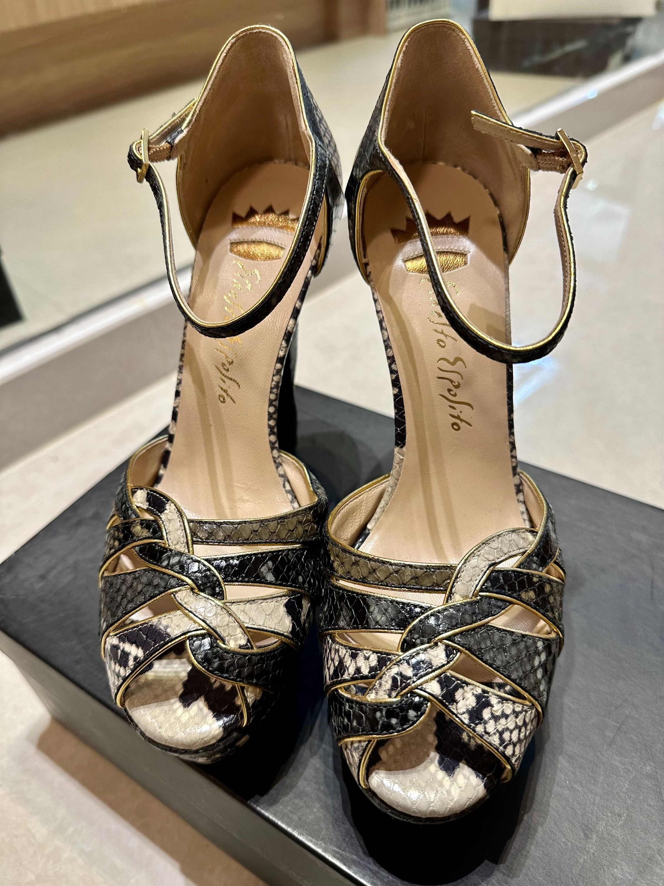Femme fatale sales jelly sandal