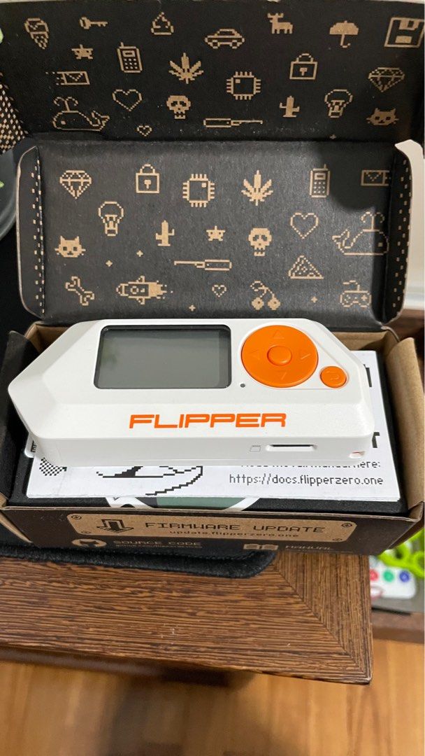 Flipper zero with sd card, Mobile Phones & Gadgets, Other Gadgets on