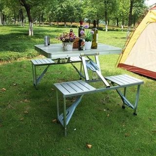 Fordable picnic table