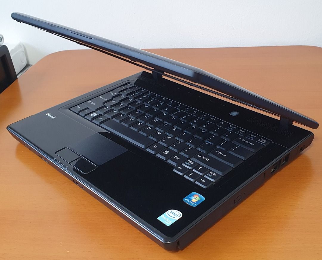 Fujitsu L1010 Laptop / Intel Core / 2GB RAM / 500GB HDD / Win10 ...