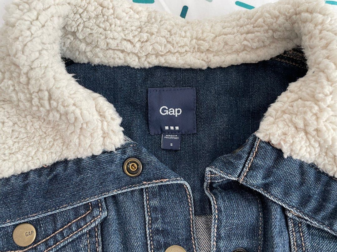 Gap denim jacket with fur hotsell