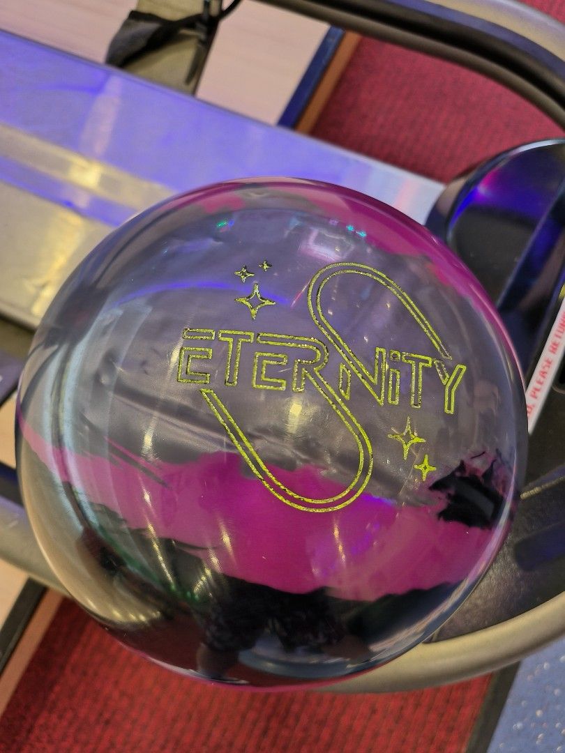 Global 900 eternity bowling ball 14lbs, Sports Equipment, Sports