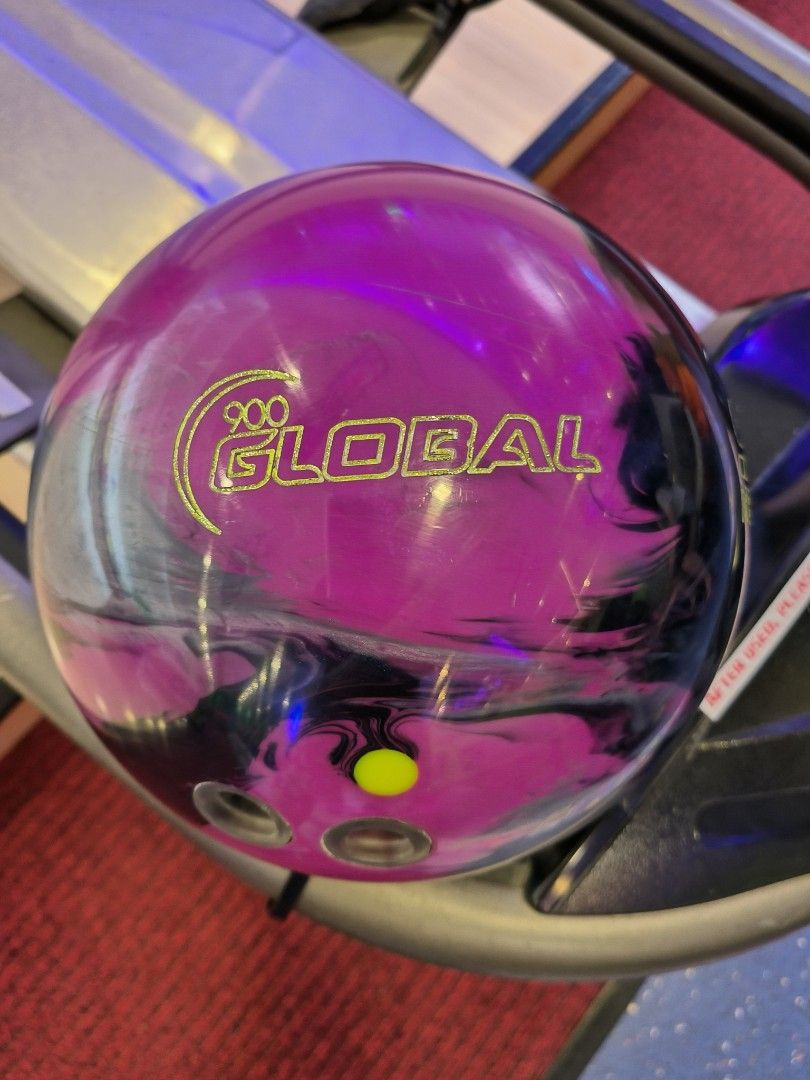 Global 900 eternity bowling ball 14lbs, Sports Equipment, Sports