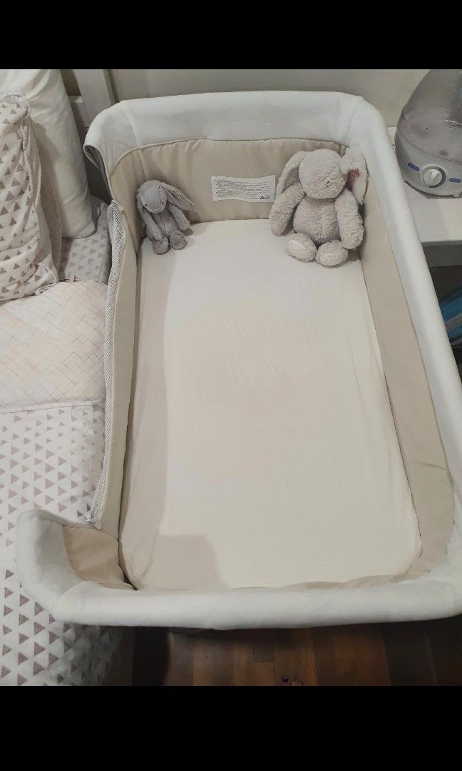 Hauck Face to Me bedside cot Babies Kids Baby Nursery Kids