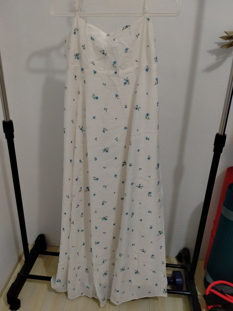 H&m white dress with blue flowers hot sale