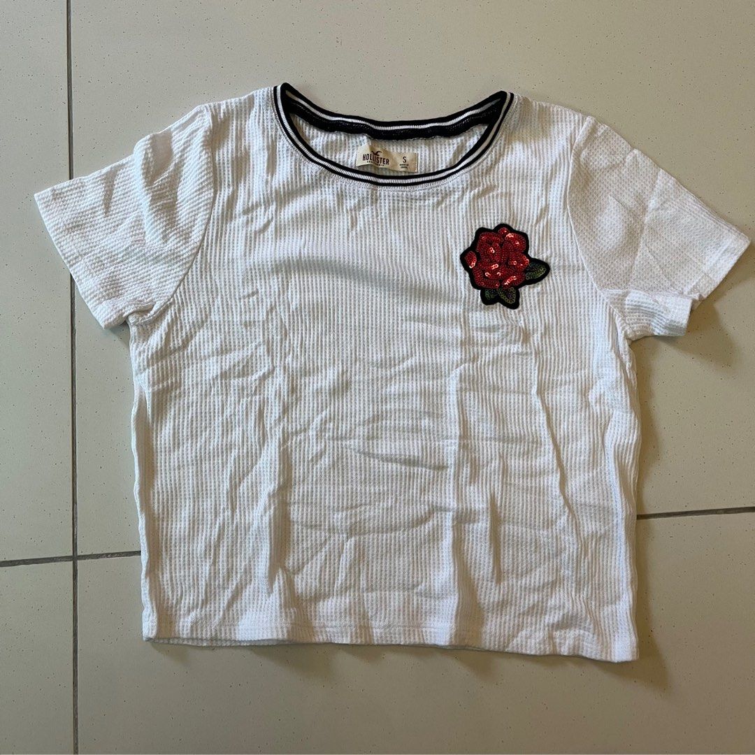 Hollister Crop Top, Women's Fashion, Tops, Shirts on Carousell