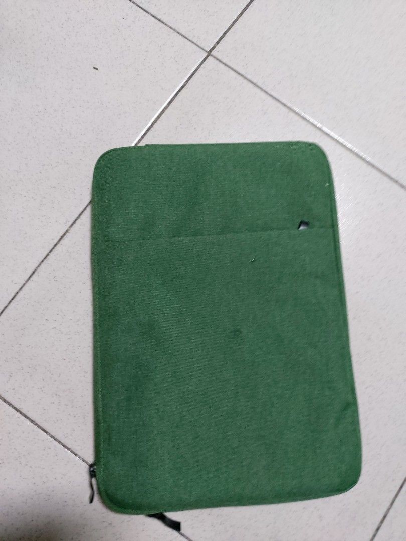 IPad Case (Category: Laptop Bags & Sleeves) located in Pasig City. Submitted by borjong (Listing ID 1240163272, Image 1). Description: IPad Case Brand new.