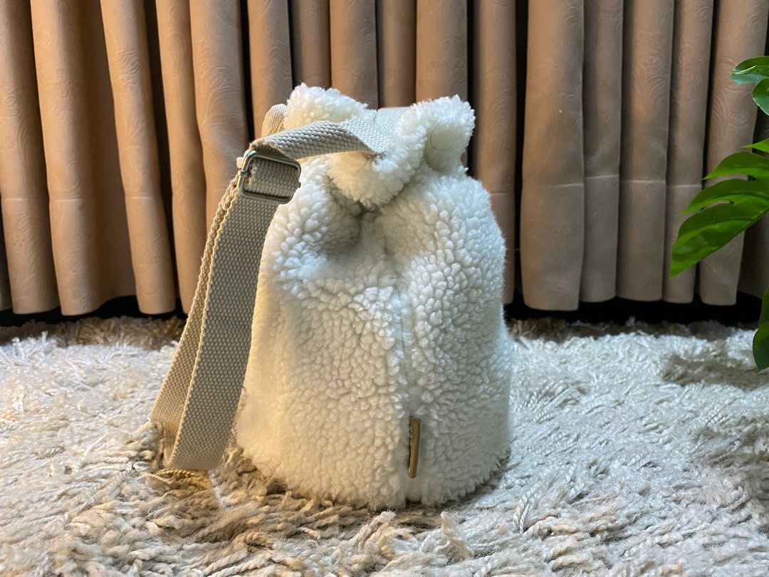 Kangol poodle bucket best sale bag