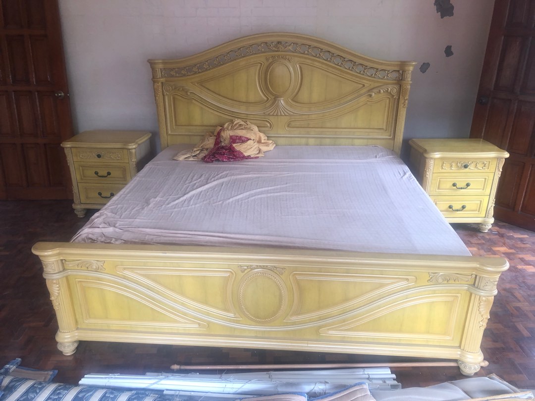 King size bed w/ side table, Furniture & Home Living, Bedding & Towels