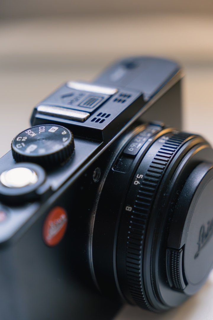 Leica D Lux 6 with 2 Batteries! (Good Condition), Photography, Cameras