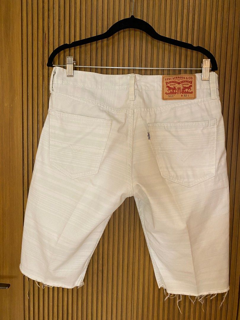 White levi online shorts mens