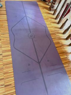 Liforme Yoga Mat in Purple Earth