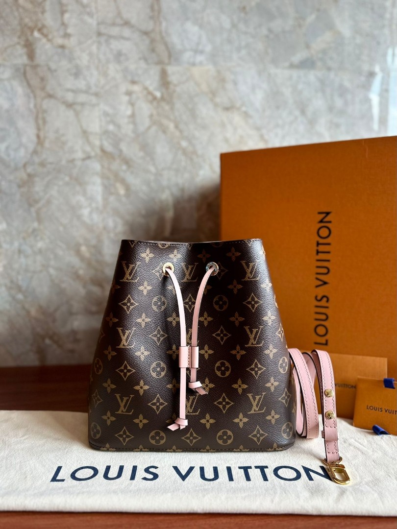 Care card / booklet LOUIS VUITTON authntic, Barang Mewah, Tas & Dompet di  Carousell