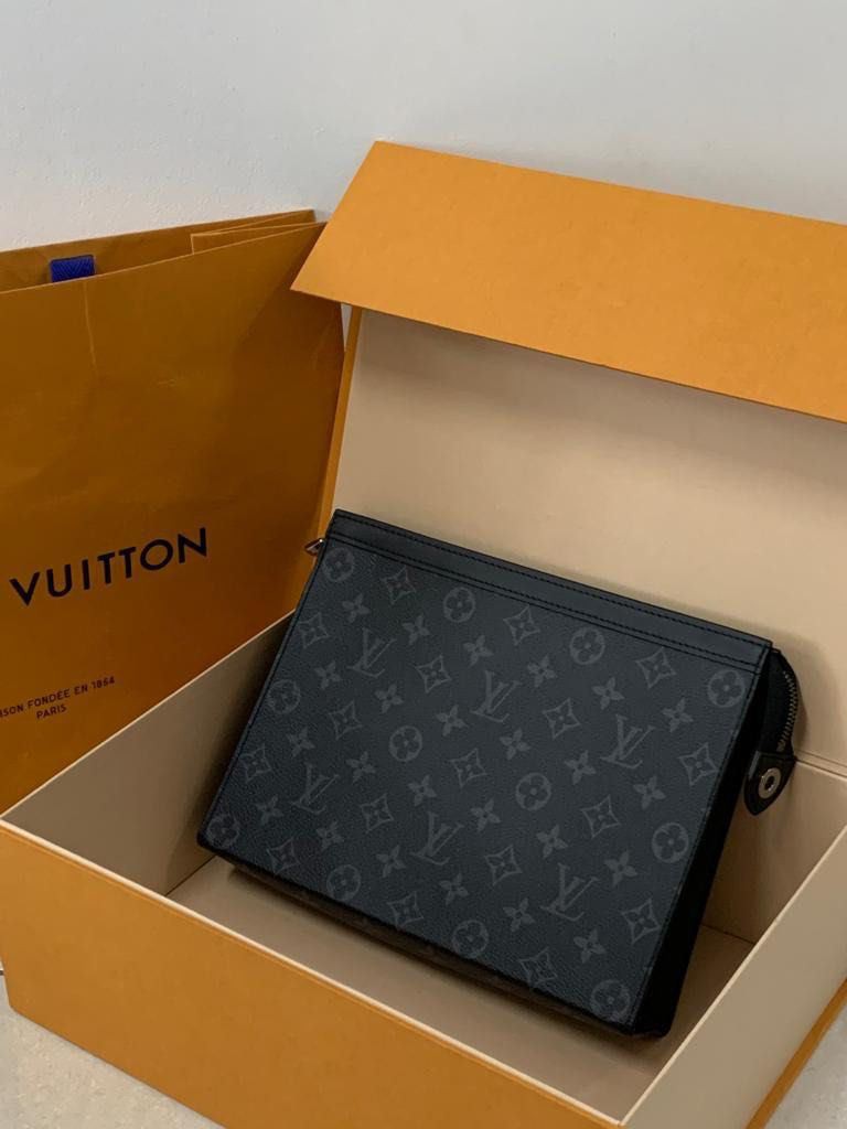 LV Damier Graphite Blue Pixelated Pochette Voyage, Barang Mewah, Tas &  Dompet di Carousell