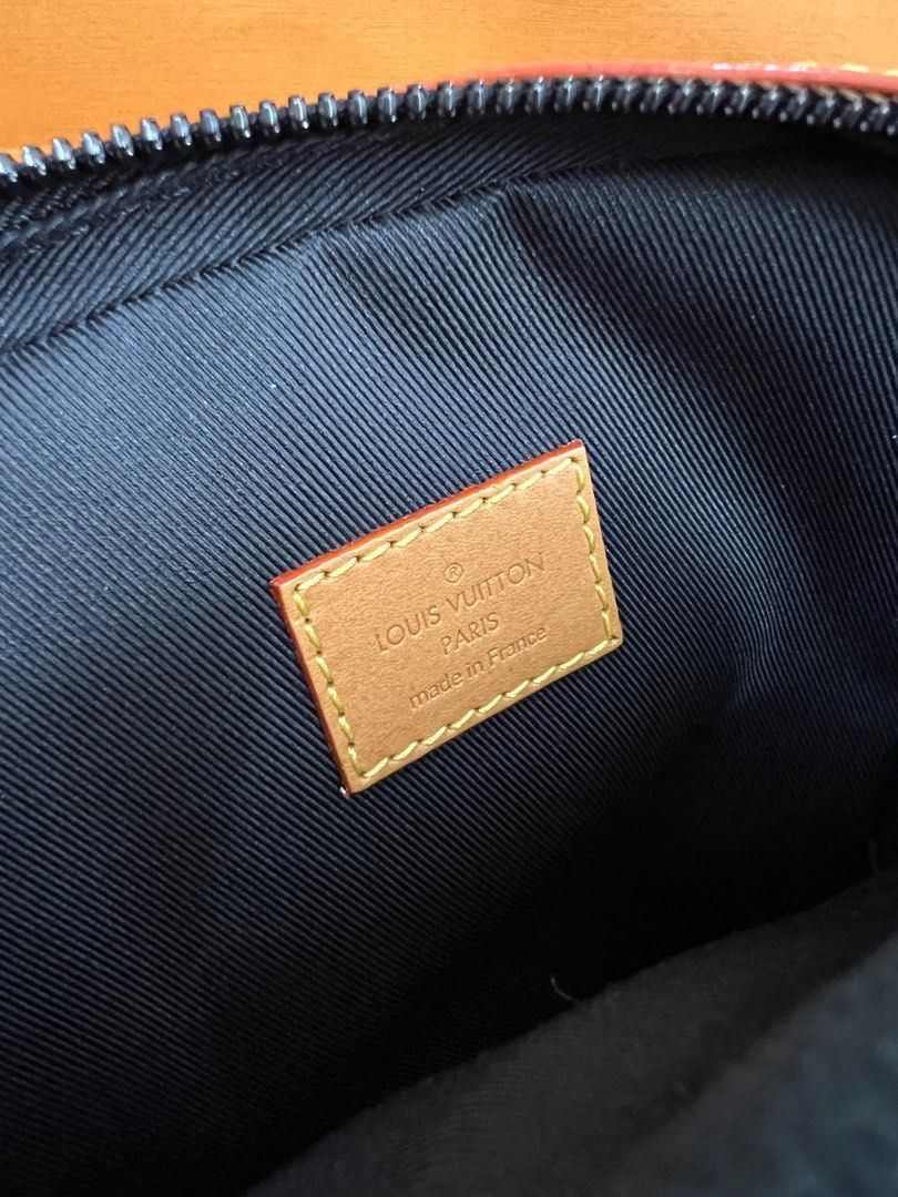 Foto : Tas Bebek Buatan Louis Vuitton x Nigo, Berapa Harganya?