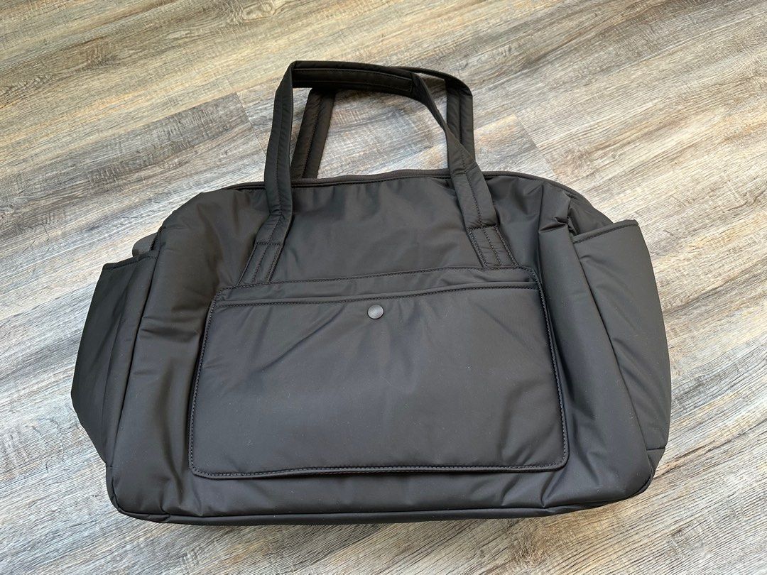 Lululemon Curved Lines Duffle, Women's Fashion, Bags & Wallets