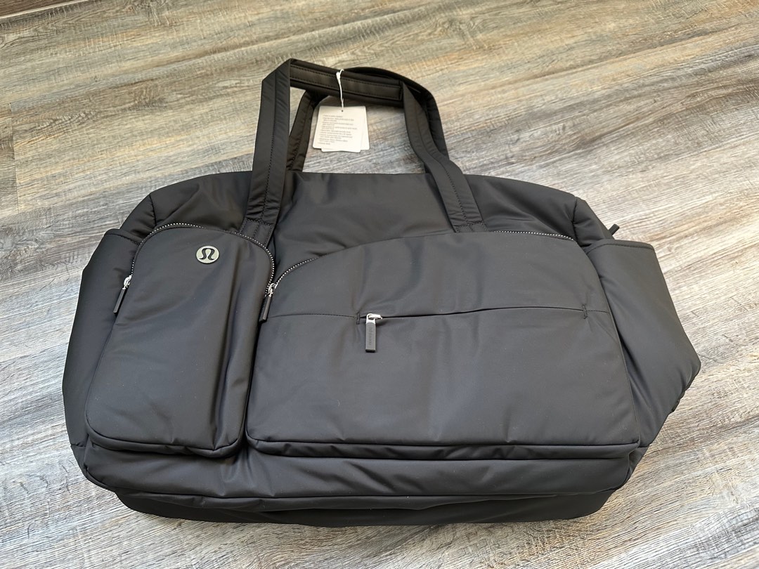 Lululemon Curved Lines Duffle, Women's Fashion, Bags & Wallets