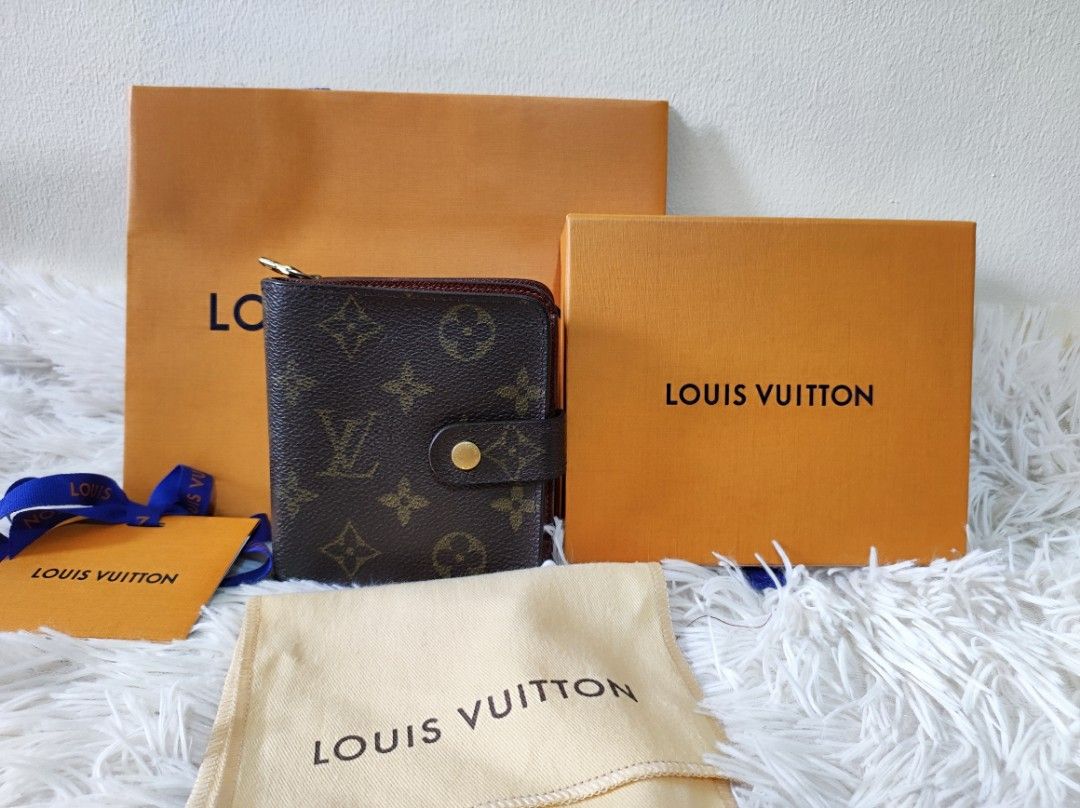 LV Original wallet (Category: Luxury Bags & Wallets) located in Quezon City. Submitted by rockyby28 (Listing ID 1240121345, Image 1). Description: LAST PRICE‼️‼️‼️ Pre loved LV wallet Original Japan source with box dustbag and paper bag coded see pictures posted. flaws nya nasa card case na black pwede ipalinis walang lagkit or bakbak good condition working snap botton and zipper walang crack. Gender Female Material Monogram Brand Louis Vuitton S