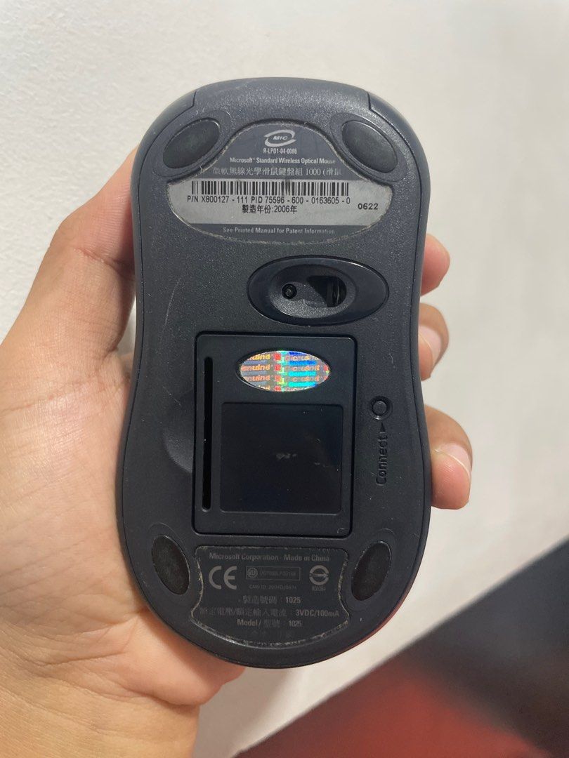 Microsoft Wireless Optical Mouse & Receiver (Category: Mouse & Mousepads) located in San Mateo. Submitted by tiktok.tiktok (Listing ID 1240188999, Image 3). Description: Microsoft Wireless Mouse Super smooth gamitin :) Malayo din range, goods pang wfh habang nakahiga HAHA Battery not included See last pic for the orig price Rfs: Decluterring 📍Marikina/San Mateo Rizal.