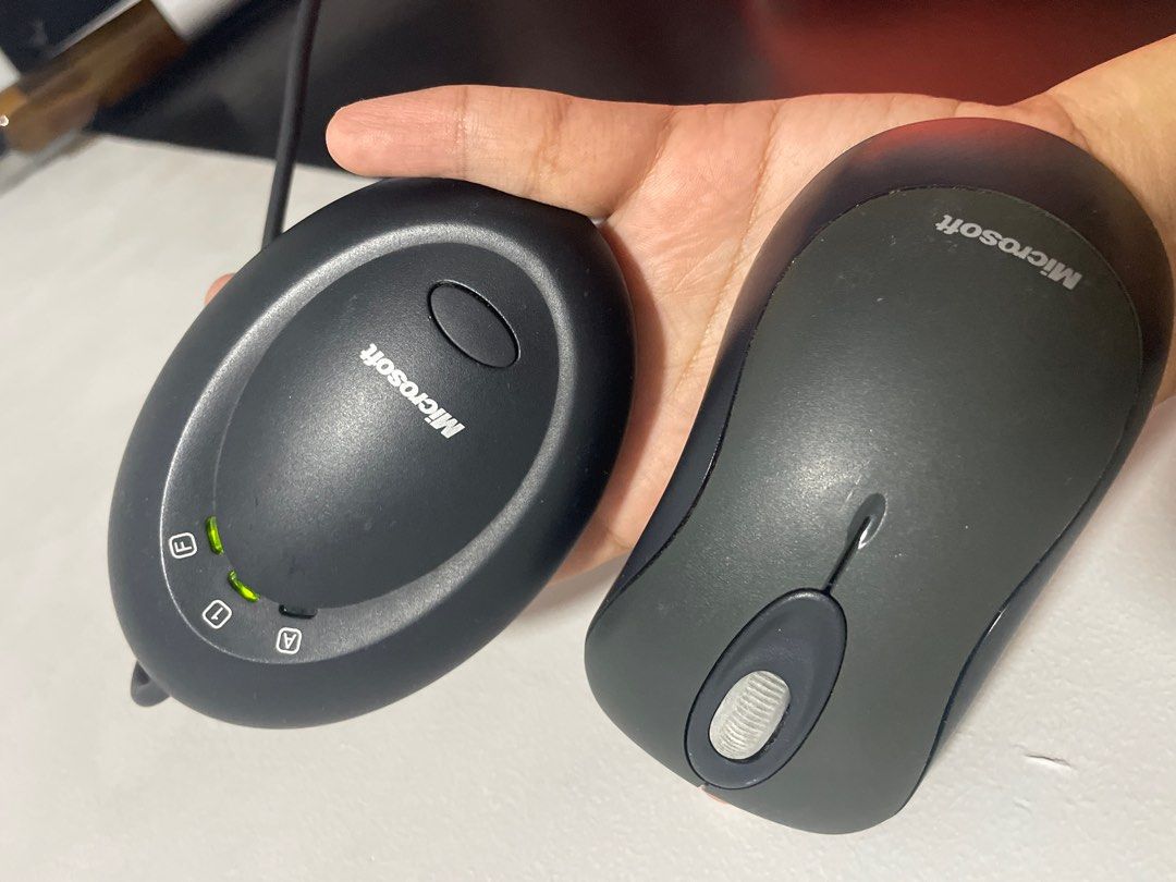 Microsoft Wireless Optical Mouse & Receiver (Category: Mouse & Mousepads) located in San Mateo. Submitted by tiktok.tiktok (Listing ID 1240188999, Image 1). Description: Microsoft Wireless Mouse Super smooth gamitin :) Malayo din range, goods pang wfh habang nakahiga HAHA Battery not included See last pic for the orig price Rfs: Decluterring 📍Marikina/San Mateo Rizal.
