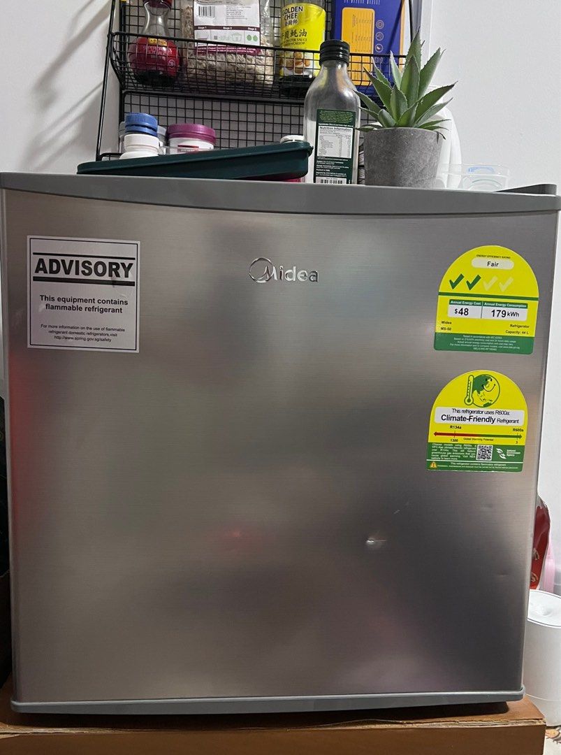 Midea mini fridge, TV & Home Appliances, Kitchen Appliances
