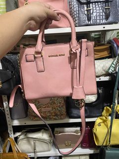 (Category: ) located in . Submitted by Cares.Shoppe (Listing ID 1240210307, Image 1). Description: .