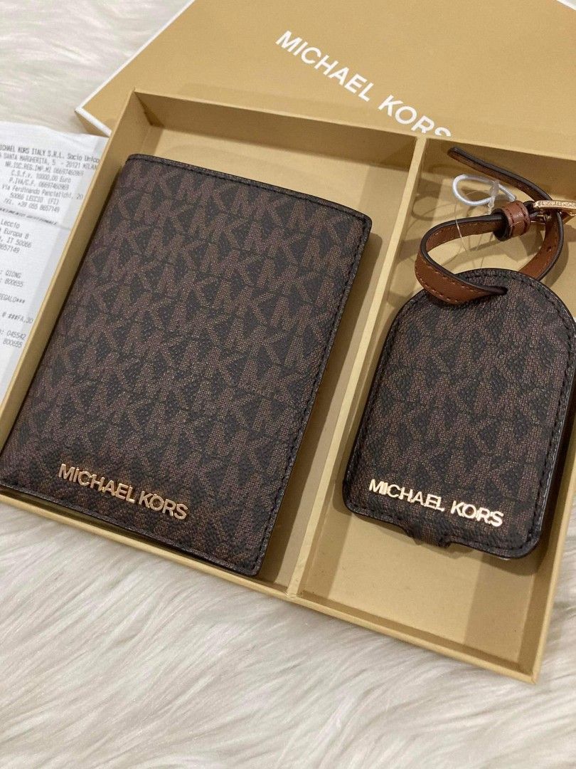 Michael kors passport holder and luggage tag outlet