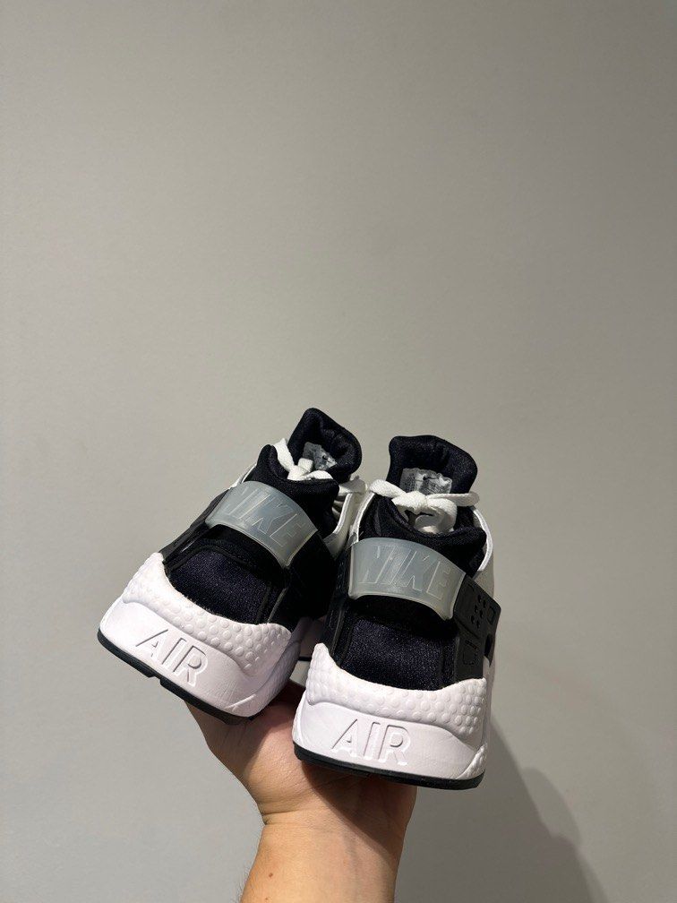 Air huarache run zip black white top