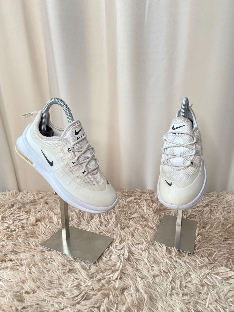 Nike air max axis infant white hot sale
