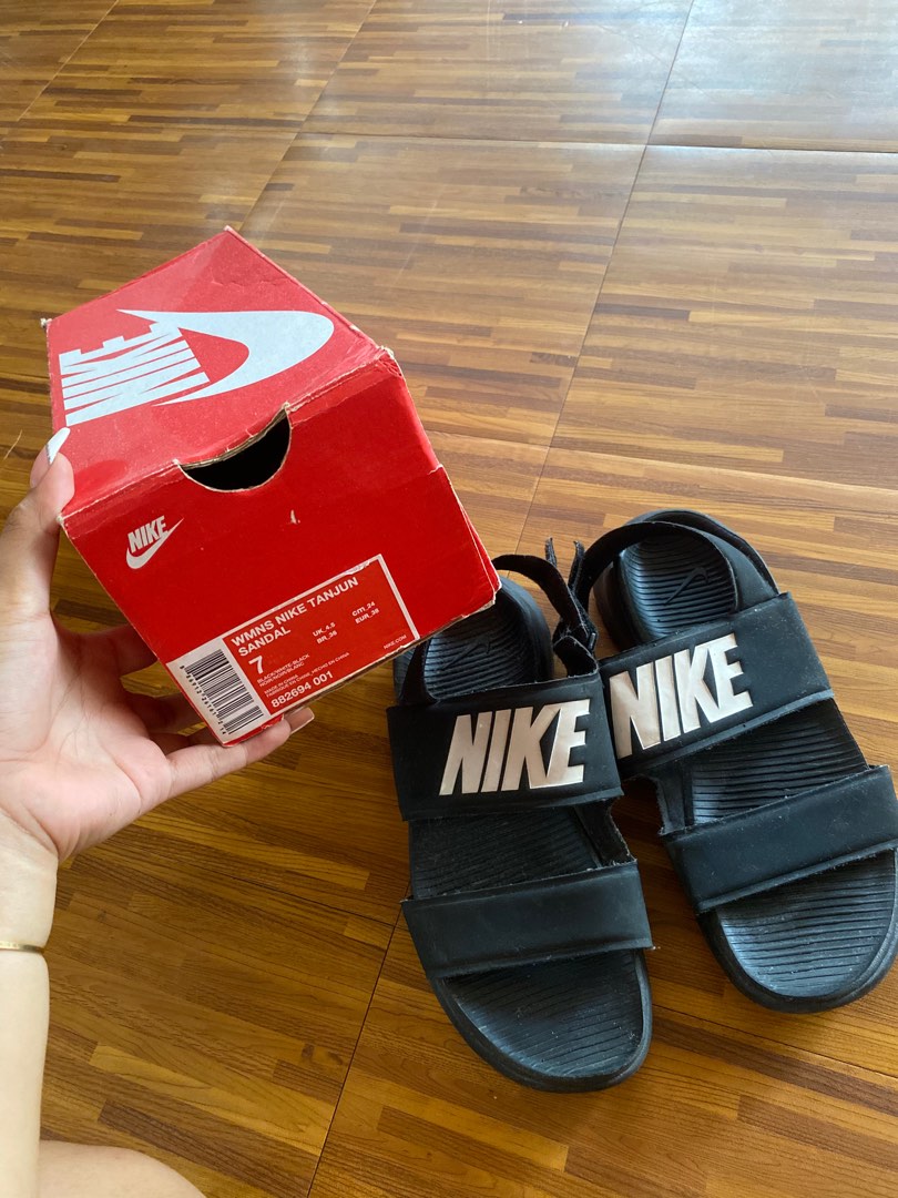 Nike tanjun sandals waterproof best sale