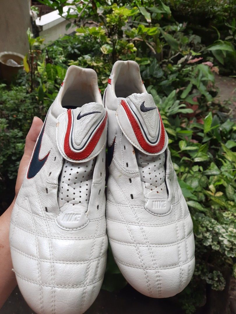 Nike Tiempo Metal Stud, Men's Fashion, Footwear, Sneakers on Carousell