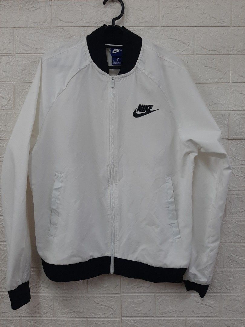 Nike Woven player jacket Men s Fashion Activewear on Carousell
