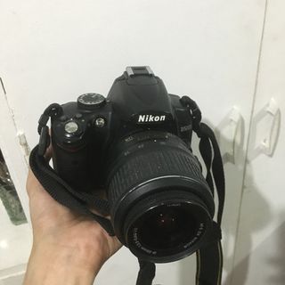 NIKON D5000 DSLR Camera with Flip Screen