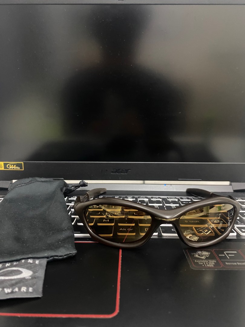 Oakley Unknown, Men's Fashion, Watches & Accessories, Sunglasses