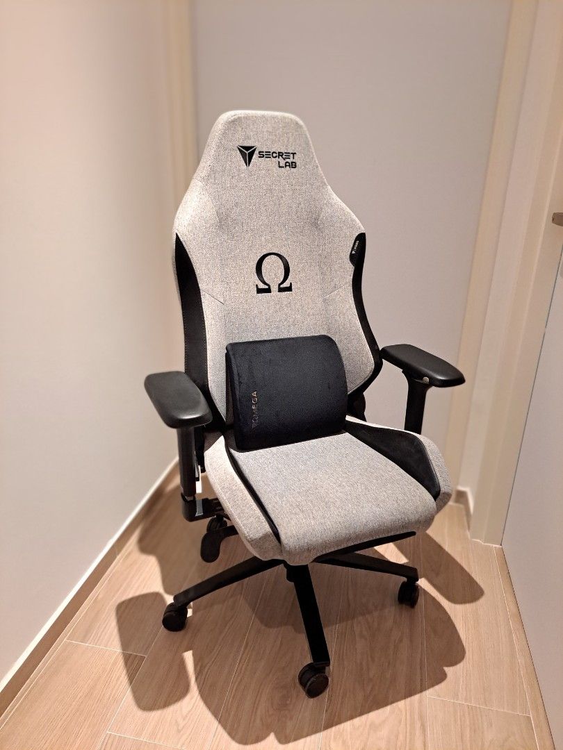 Secretlab store omega lumbar