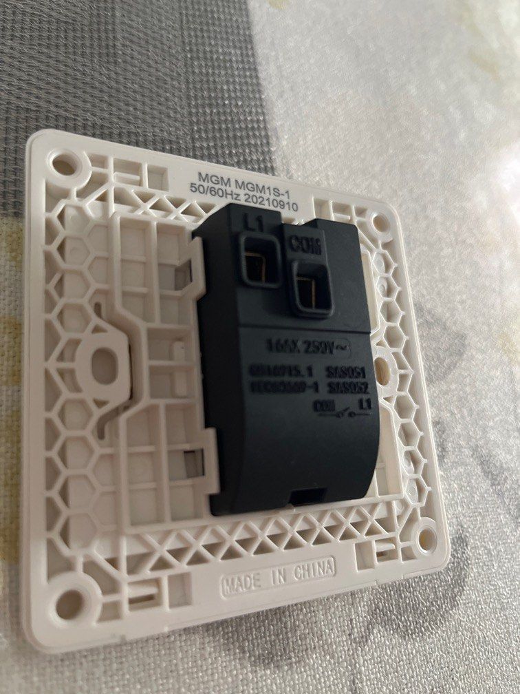 panel switch (Category: Electrical, Adaptors & Sockets) located in Singapore. Submitted by emuneo (Listing ID 1240071892, Image 3). Description: opened but never used, realized it doesn’t fit my socket...