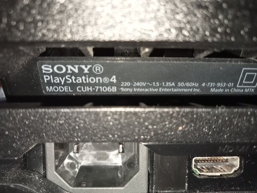 PlayStation 4 PS4 Pro 1TB (CUH7106B) Full Set With Box, Video Gaming