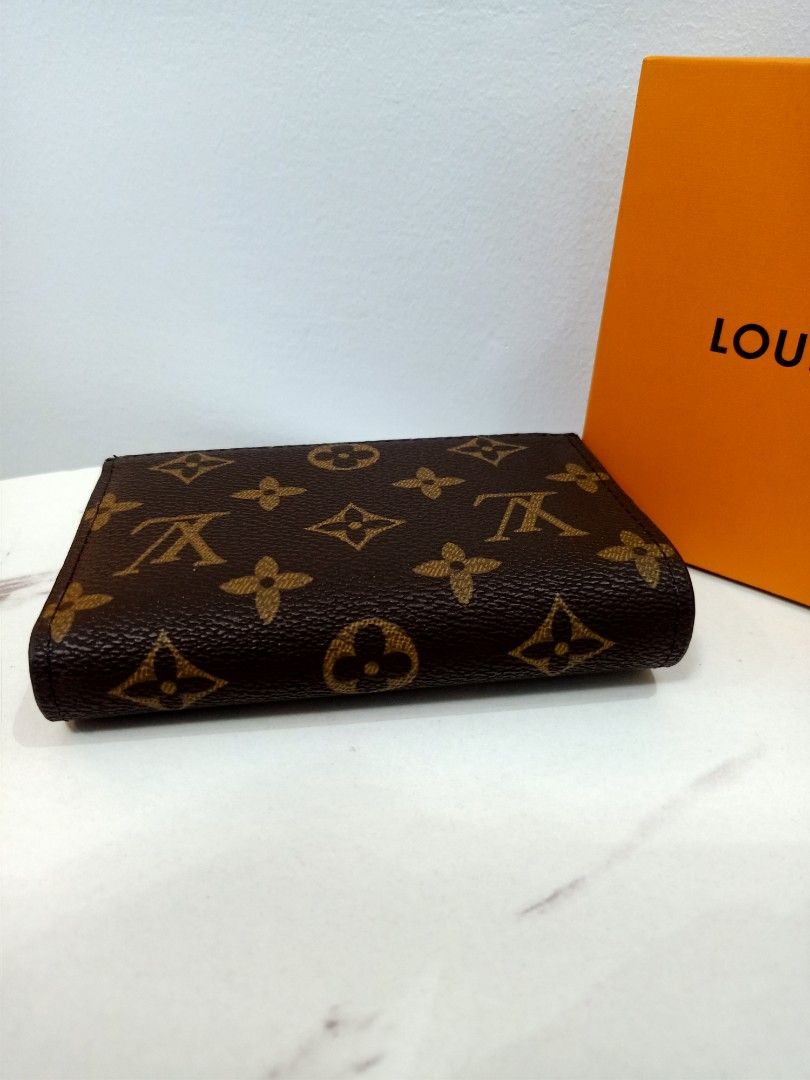 Preloved Lv Tri- Fold mono (Category: Luxury Bags & Wallets) located in Cebu City. Submitted by day.98 (Listing ID 1240087787, Image 3). Description: from USA genuine leather coded & etikita no flaws with box.