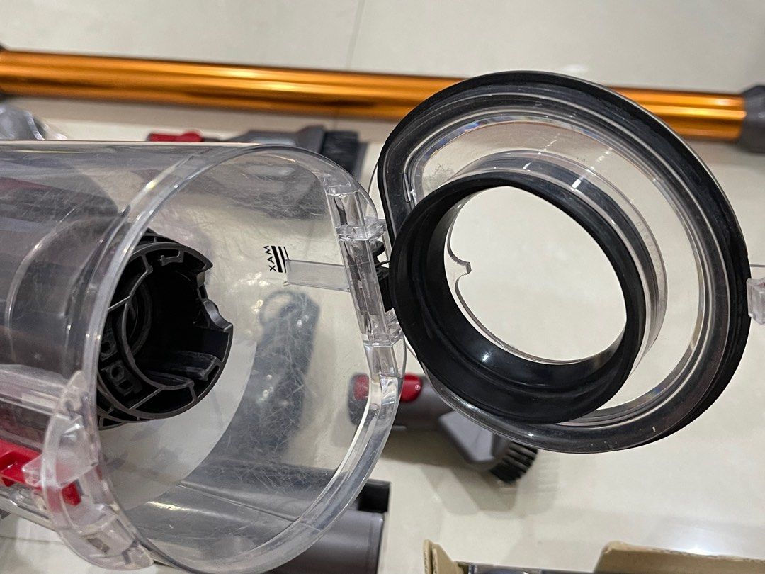 Refurb Dyson V10 cordless vacuum, TV & Home Appliances, Vacuum Cleaner