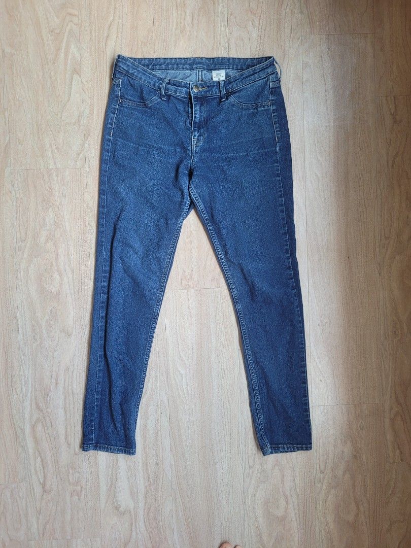 SALE H M medium wash blue jeans Women s Fashion Bottoms Jeans